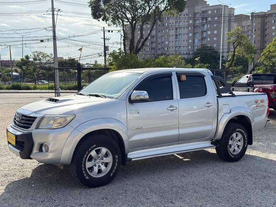 TOYOTA HILUX 3.0 SRV 4X4 CD 16V TURBO INTERCOOLER DIESEL 4P AUTOMÁTICO